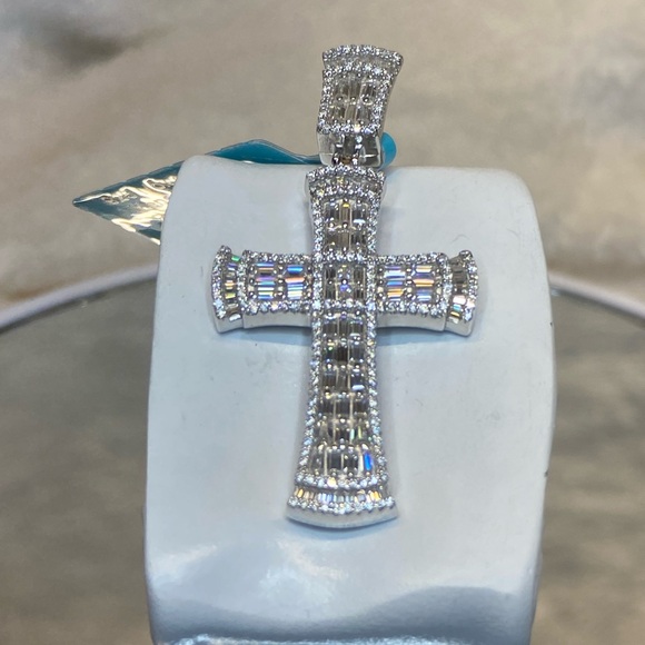 Beautiful NWT 925 Moissanite Diamond Men’s/Women's Cross Charm 2.9 ctw Pendant - Picture 9 of 13